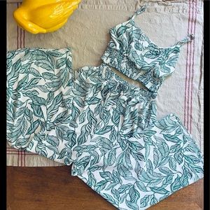 Women’s Pink Lily Green Floral Crop Top and Pants Two-Piece sz M.